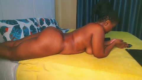 Snapshot of sexy_cici2 chatting on 05/16/26, 04:42 foxxy sweets online show from 05/16/26, 04:42