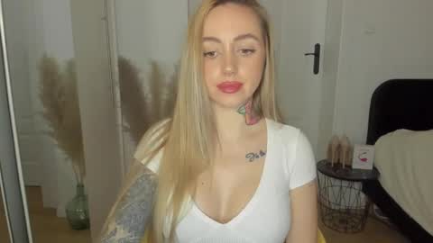 Snapshot of sexy_coralie chatting on 02/27/25, 07:15 C o r a l i e online show from 02/27/25, 07:15