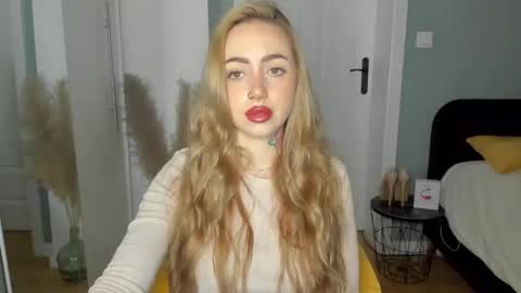 C o r a l i e online show from 05/07/26, 06:52