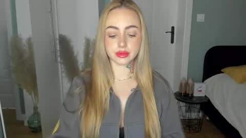 C o r a l i e online show from 05/10/26, 06:40