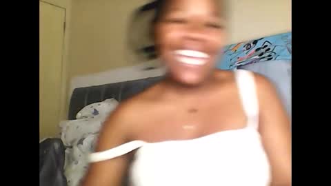Snapshot of sexy_dove88 chatting on 05/11/26, 04:15 Nesh online show from 05/11/26, 04:15