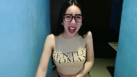 Snapshot of sexy_emily92 chatting on 03/03/26, 12:22 sexy_emily92 online show from 03/03/26, 12:22