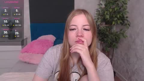 Snapshot of sexy_jenny18 chatting on 12/02/25, 04:18 Jennifer online show from 12/02/25, 04:18