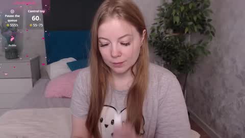 Snapshot of sexy_jenny18 chatting on 12/17/25, 03:56 Jennifer online show from 12/17/25, 03:56