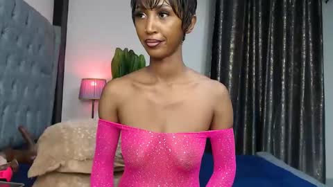 Snapshot of sexy_larisa chatting on 12/16/25, 10:31 larisa online show from 12/16/25, 10:31