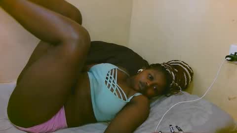 Snapshot of sexy_latasha chatting on 09/13/25, 07:41 sexy_latasha online show from 09/13/25, 07:41