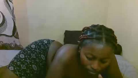 Snapshot of sexy_latasha chatting on 09/16/25, 07:53 sexy_latasha online show from 09/16/25, 07:53