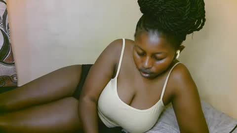 Snapshot of sexy_latasha chatting on 10/16/25, 06:03 sexy_latasha online show from 10/16/25, 06:03