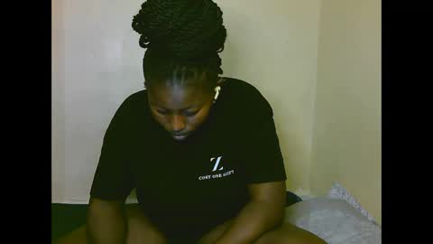 Snapshot of sexy_latasha chatting on 10/16/25, 06:31 sexy_latasha online show from 10/16/25, 06:31