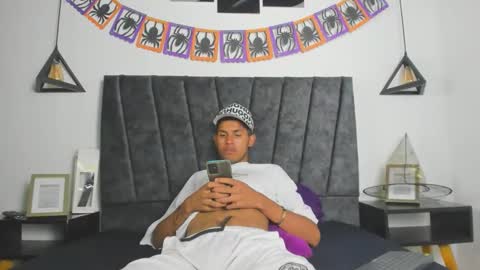 Snapshot of sexy_latin_cum chatting on 10/24/25, 01:03 sexy_latin_cum online show from 10/24/25, 01:03