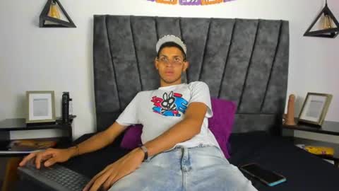 Snapshot of sexy_latin_cum chatting on 10/29/25, 03:31 sexy_latin_cum online show from 10/29/25, 03:31