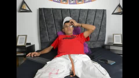 Snapshot of sexy_latin_cum chatting on 11/01/25, 04:25 sexy_latin_cum online show from 11/01/25, 04:25