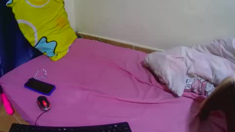 Snapshot of sexy_leen1 chatting on 12/16/25, 07:24 Winnie online show from 12/16/25, 07:24