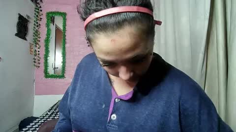 sexy lolas online show from 05/17/26, 04:54