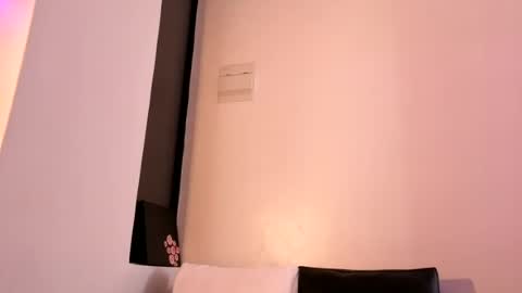 Snapshot of sexy_mia6 chatting on 06/16/26, 06:05 sexy_mia6 online show from 06/16/26, 06:05