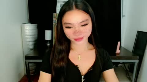 Snapshot of sexy_mikaxoxo chatting on 03/08/25, 04:23 mika online show from 03/08/25, 04:23