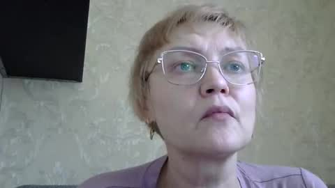 Snapshot of sexy_milf___ chatting on 03/31/26, 10:37 sexy_milf___ online show from 03/31/26, 10:37