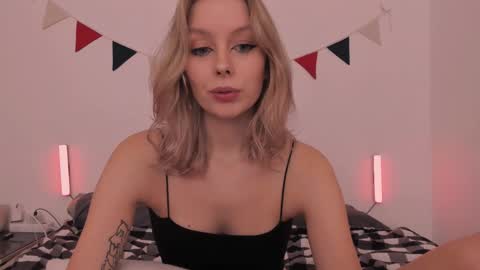 Ellie Mia online show from 01/13/25, 07:53