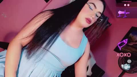 Snapshot of sexy_mysterious_dirty_girl chatting on 11/23/25, 09:53 queen online show from 11/23/25, 09:53