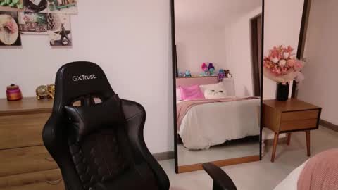 Snapshot of sexy_natty chatting on 09/23/25, 12:57 sexy nattaly online show from 09/23/25, 12:57