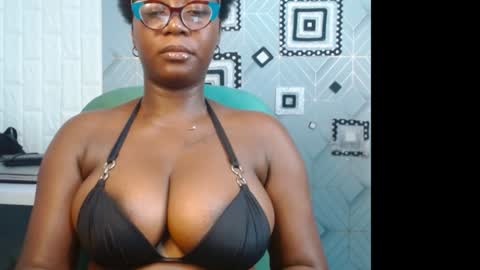 Snapshot of sexy_pearl12 chatting on 12/08/24, 06:28 zoe online show from 12/08/24, 06:28