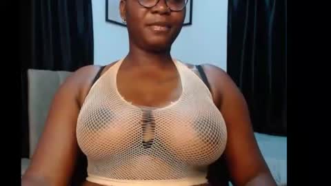 Snapshot of sexy_pearl12 chatting on 06/13/26, 07:06 zoe online show from 06/13/26, 07:06