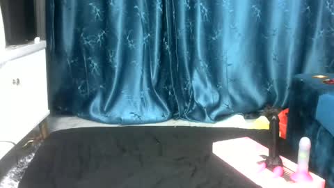 sexy pigeon online show from 06/22/26, 07:16