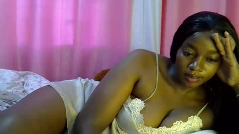 Snapshot of sexy_siera chatting on 05/14/26, 10:33 laura online show from 05/14/26, 10:33