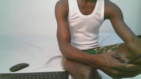Snapshot of sexy_troy88 chatting on 05/29/26, 04:27 Cedric cj online show from 05/29/26, 04:27
