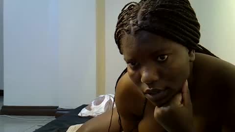 Snapshot of sexy_yello chatting on 10/10/25, 04:06 Bantu girl online show from 10/10/25, 04:06