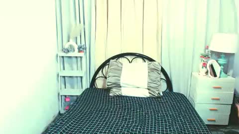 sexy_yllona online show from 08/04/26, 10:29