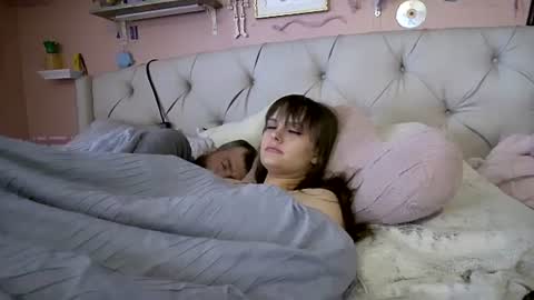 Snapshot of sexyandstoned420 chatting on 09/17/25, 02:08 Kali Brent online show from 09/17/25, 02:08