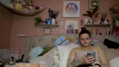 Snapshot of sexyandstoned420 chatting on 02/03/26, 01:37 Kali Brent online show from 02/03/26, 01:37