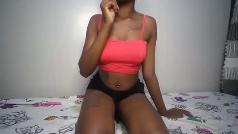 sexyasspetitte_ online show from 02/05/25, 09:18