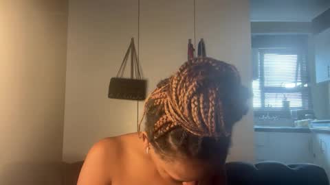 Snapshot of sexyasszeeee chatting on 02/27/26, 11:21 sexyasszeeee online show from 02/27/26, 11:21