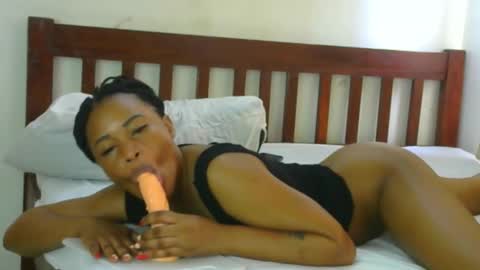 Snapshot of sexybaddie_ chatting on 02/25/26, 07:23 Lisa online show from 02/25/26, 07:23