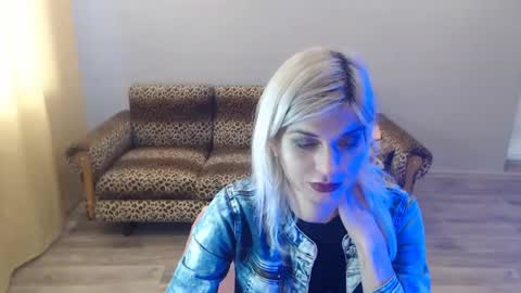 Snapshot of sexybeatriice chatting on 01/17/25, 10:22 sexybeatriice online show from 01/17/25, 10:22