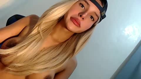 Snapshot of sexybite1 chatting on 02/18/25, 11:00 Seraphina Blaze online show from 02/18/25, 11:00