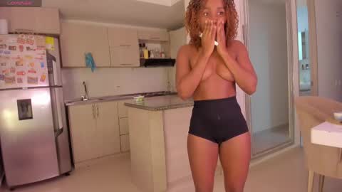 Snapshot of sexybrunnetem chatting on 06/01/26, 08:27 sofia online show from 06/01/26, 08:27