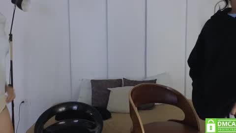 chanell and yina online show from 09/19/25, 01:01