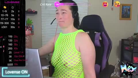 Snapshot of sexydistraction1 chatting on 12/20/24, 10:00 SexyDistraction online show from 12/20/24, 10:00