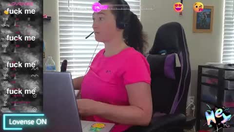 Snapshot of sexydistraction1 chatting on 03/11/25, 02:51 SexyDistraction online show from 03/11/25, 02:51