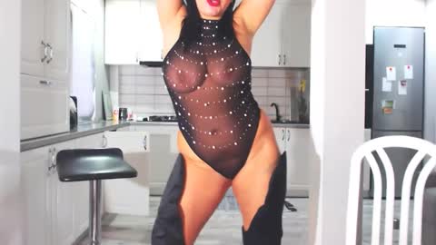 Snapshot of sexydomina chatting on 12/02/24, 08:30 sexylady online show from 12/02/24, 08:30