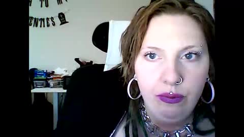 Snapshot of sexyemoprincess chatting on 10/13/25, 02:39 Wouldntyouliketoknow online show from 10/13/25, 02:39