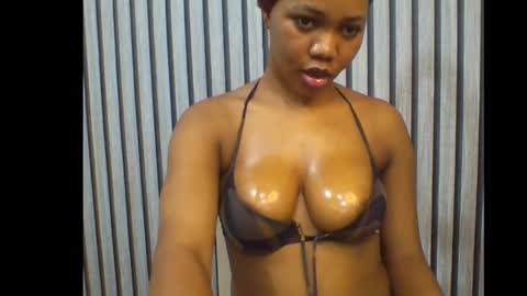 Snapshot of sexyeye368293 chatting on 10/08/25, 07:55 sexyeye368293 online show from 10/08/25, 07:55