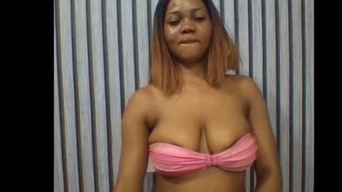 Snapshot of sexyeye368293 chatting on 12/16/25, 01:10 sexyeye368293 online show from 12/16/25, 01:10