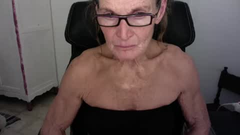 Snapshot of sexyfit58 chatting on 12/19/24, 12:34 SexyFit58 online show from 12/19/24, 12:34