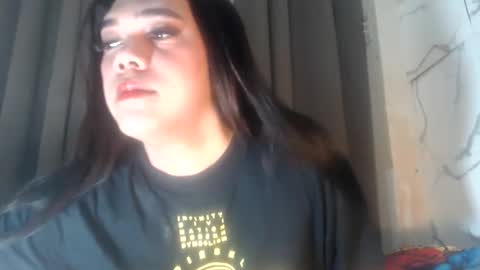 Snapshot of sexygoddess_tyra chatting on 10/20/25, 05:19 TYRA 3 online show from 10/20/25, 05:19