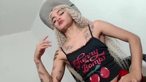 Snapshot of sexyhotbabe18 chatting on 03/15/26, 12:05 sexyhotbabe18 online show from 03/15/26, 12:05