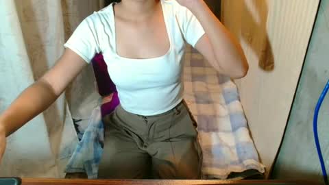 Snapshot of sexyhotrhea chatting on 07/20/26, 04:49 rhea online show from 07/20/26, 04:49